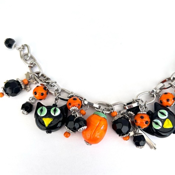 Art Glass Charm Bracelet Lampwork Beaded Chunky Halloween Cat Cross Silver Tone - Picture 6 of 9